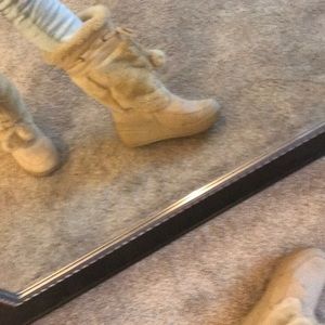 “Boots with the fur,everyone was looking at her”